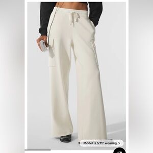 Alo Scholar Knit High-Waist Cargo Pant in ivory